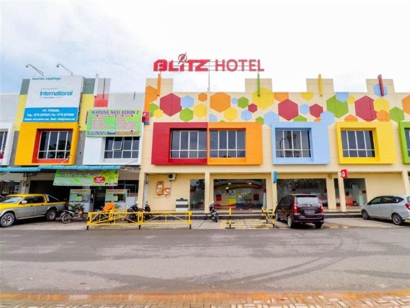 Blitz Hotel Batam Bagian luar foto