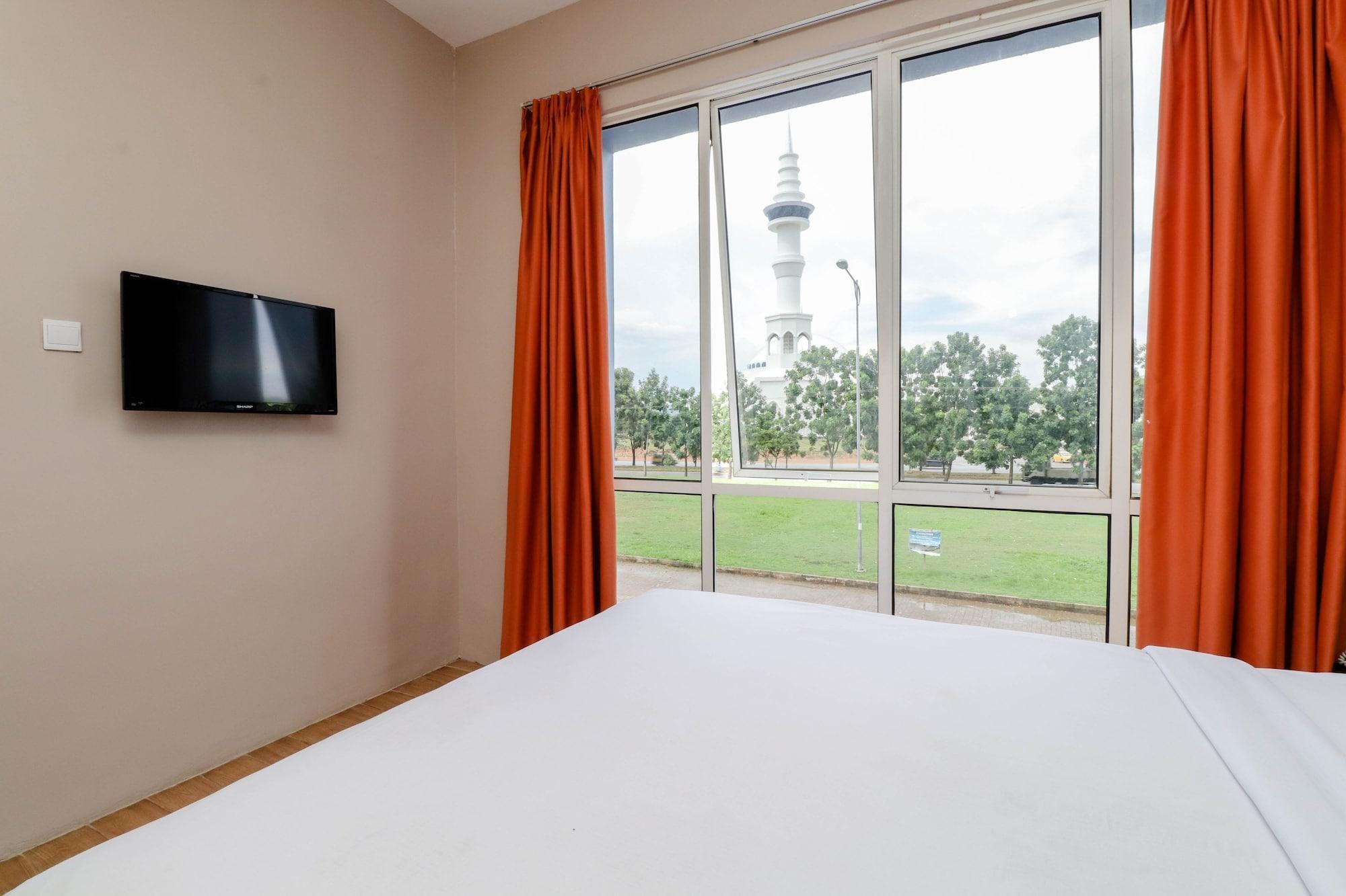Blitz Hotel Batam Bagian luar foto