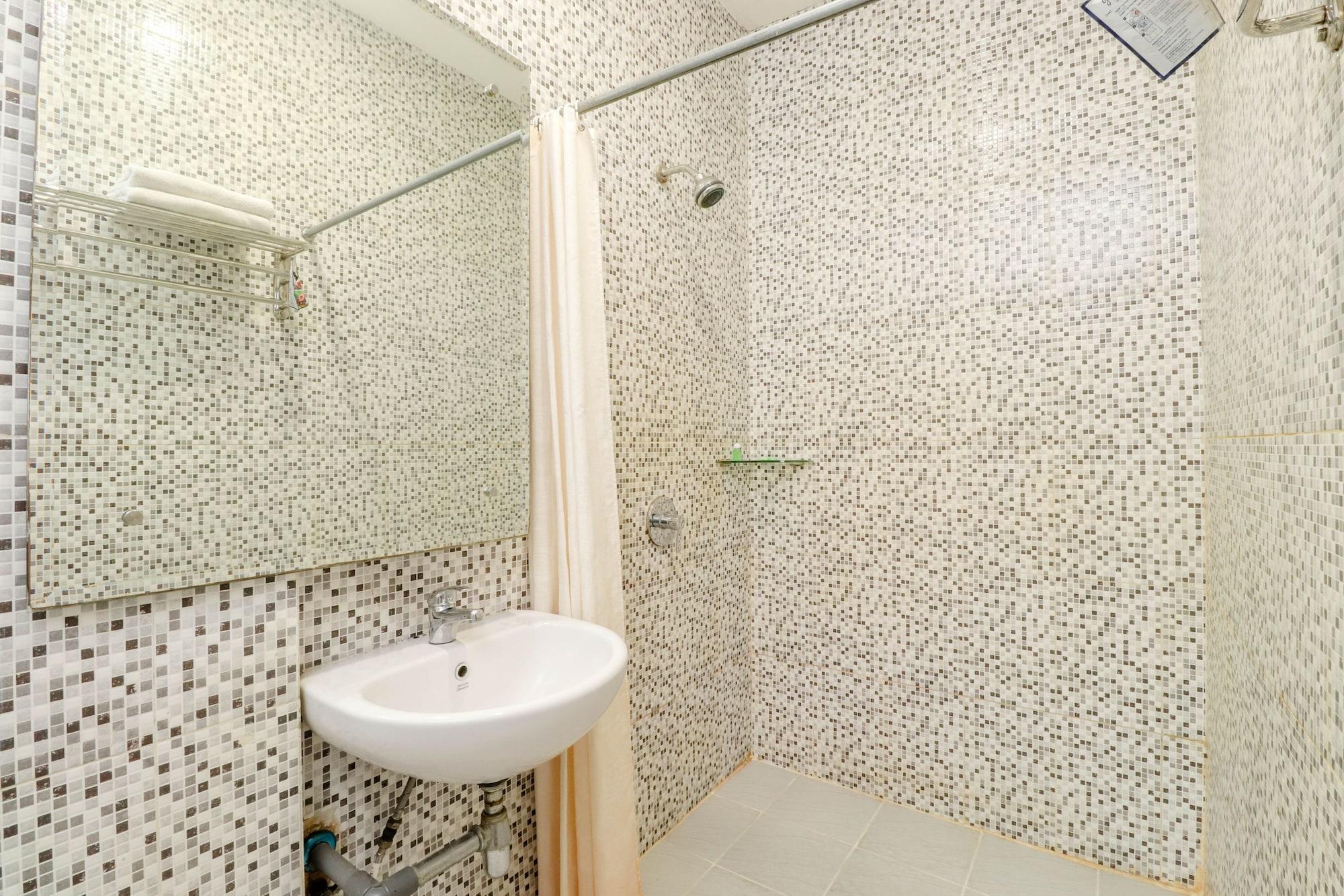 Blitz Hotel Batam Bagian luar foto
