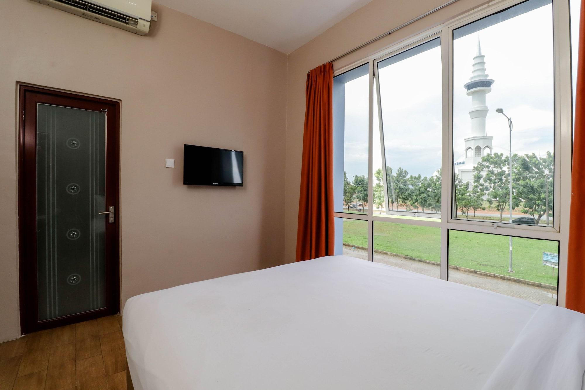 Blitz Hotel Batam Bagian luar foto