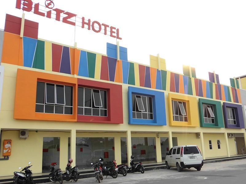 Blitz Hotel Batam Bagian luar foto