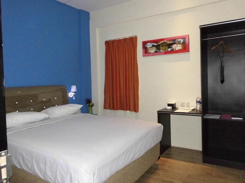 Blitz Hotel Batam Bagian luar foto