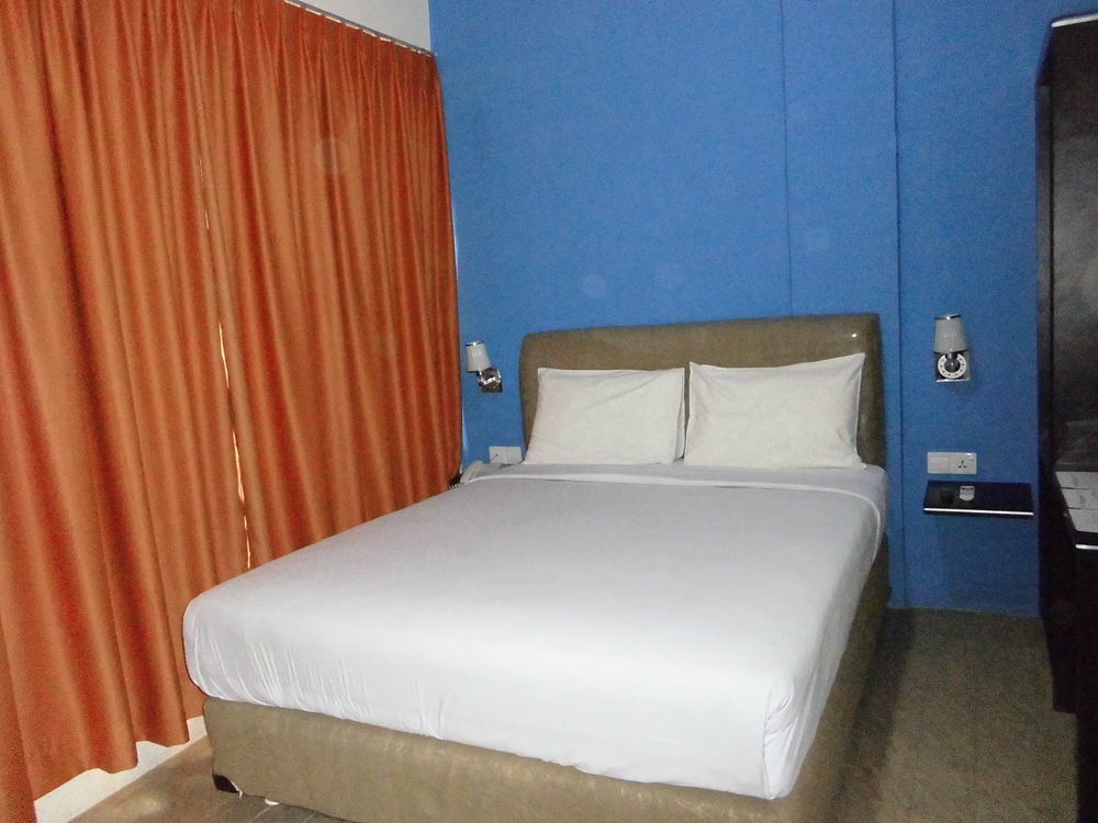 Blitz Hotel Batam Bagian luar foto